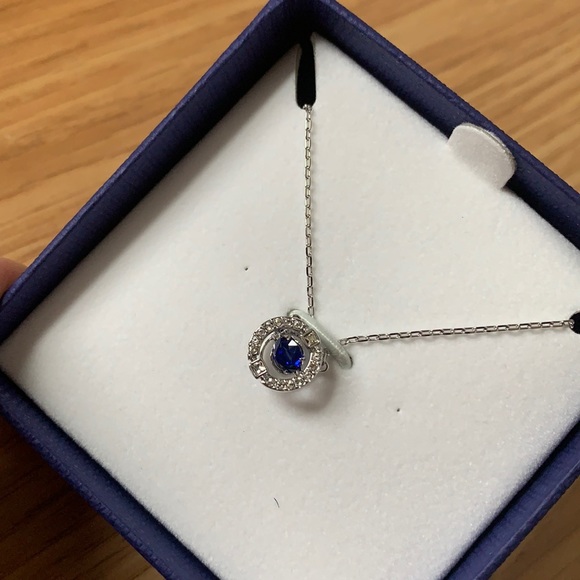 NIB Swarovski Sparkling Dance necklace in Blue - Picture 4 of 7